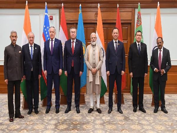 Prime Minister Narendra Modi with Foreign Ministers of five Central Asian countries