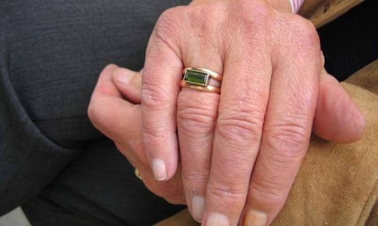 研究发现，再婚家庭中高需求的老年人不太可能从孩子那里得到帮助