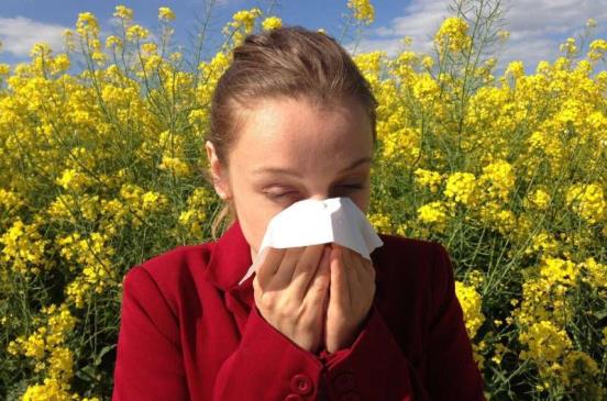 梅奥诊所分钟:如何处理花粉热过敏症状