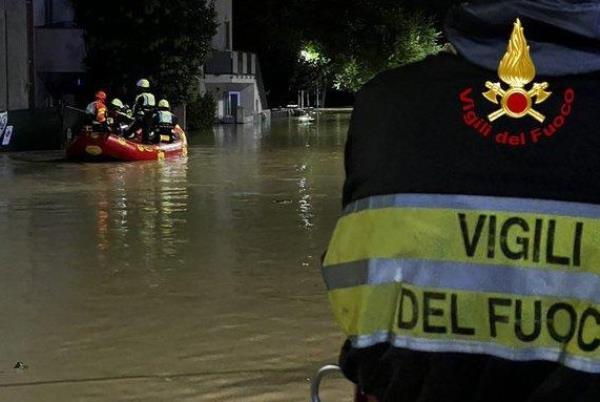 意大利中部发生“海啸”洪水，造成至少10人死亡