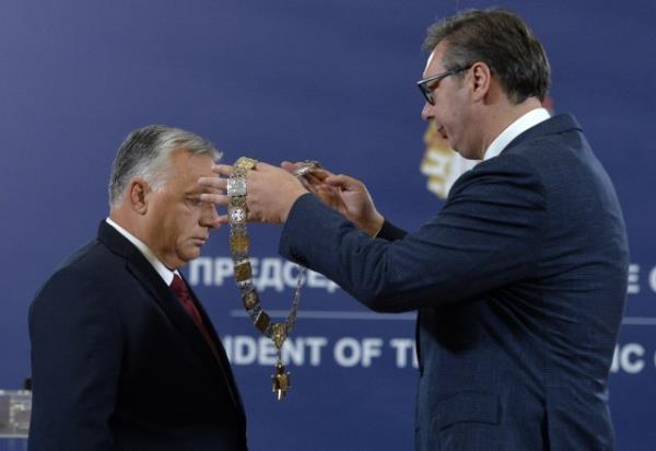 Vuèiæ为维克托Orbán颁发了奖章:“这是你的第二个房子”视频/照片